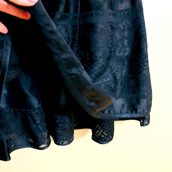 Roem Double Layer Sheer Textured Skirt - Picture 4 of 7